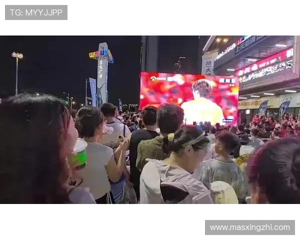 苏超场外应援:从高铁专列到方言战歌,江苏球迷把看台变成欢乐剧场